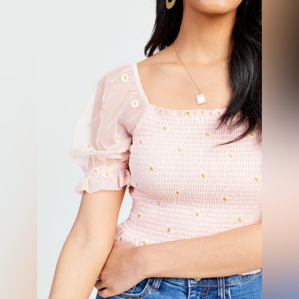 Alter’d State Daisy Puff Sleeve Crop Top, Sz L